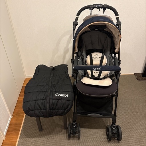 ベビーカー　　コンビ ホワイトレーベル スゴカルα 4キャス compactエッグショックHU