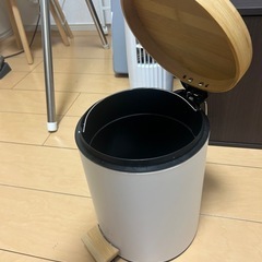 ゴミ箱の画像