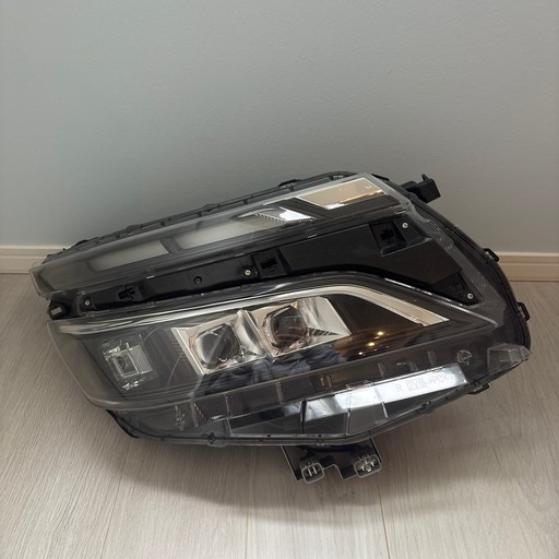 80ヴォクシー後期　　ベットライト　右