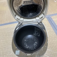 TOSHIBA 東芝　IH保温釜　RC-10FD5.5号炊の画像