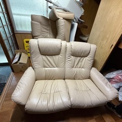 みーんな0円‼️ジャンク扇風機、ソファ〜2種、美顔器の画像