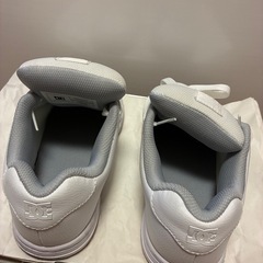 DCシューズの白スニーカーの画像
