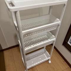 キャスター付きラックの画像