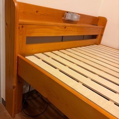 木製シングルベッドの画像