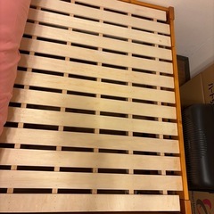 木製シングルベッドの画像