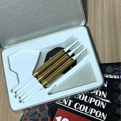 ダーツ　Bee 20th 3本セット　割引券4枚の画像