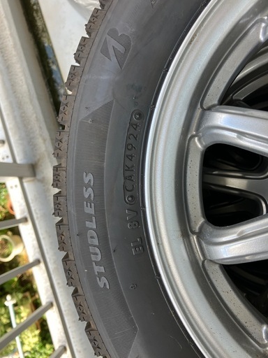 スタッドレスタイヤ 安心のブリヂストン ブリザック（ホイール付き）軽自動車用４本 美品 屋根下保管 カバー
付き155/65R14