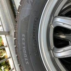 スタッドレスタイヤ 安心のブリヂストン ブリザック（ホイール付き）軽自動車用４本 美品 屋根下保管 カバー
付き155/65R14の画像