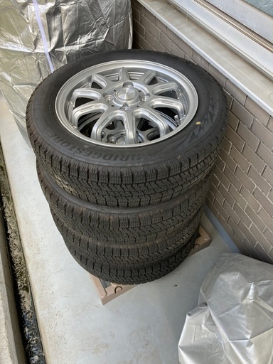 スタッドレスタイヤ 安心のブリヂストン ブリザック（ホイール付き）軽自動車用４本 美品 屋根下保管 カバー
付き155/65R14