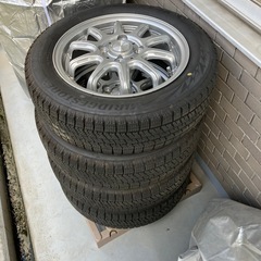 スタッドレスタイヤ 安心のブリヂストン ブリザック（ホイール付き）軽自動車用４本 美品 屋根下保管 カバー
付き155/65R14の画像