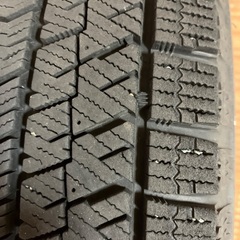 ブリヂストンスタッドレスタイヤ4本の画像