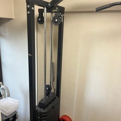 ケーブルマシン ブラック 多機能トレーニング アタッチメント複数セットの画像