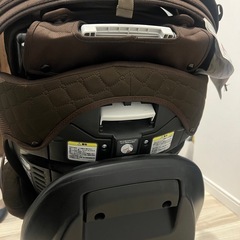 【Aprica】アップリカのチャイルドシート フラディアグロウisofix DXになります！！ インテリジェンスブラウンカラーです。 の画像