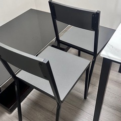 ダイニングテーブル　いすイスの画像