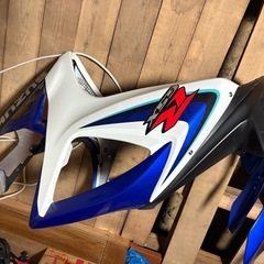 2006年ぐらいGSX600Rカウルセットの画像