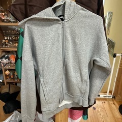 adidas パーカーの画像