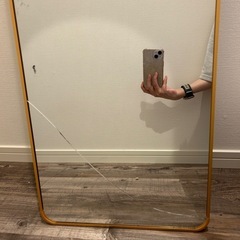 全身鏡(※下の方が割れています)の画像