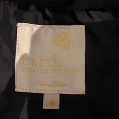 earth music&ecology 黒のダウン　レディースの画像