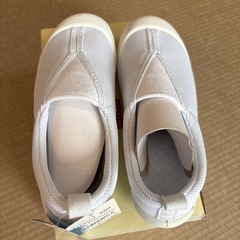 バレーシューズ(上履き17.5センチ新品)の画像