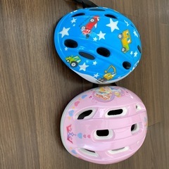 非電動子供乗せ自転車とヘルメットのセットの画像