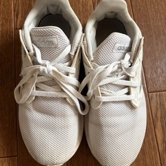 adidasスニーカーの画像