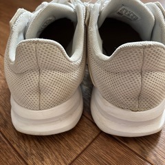 adidasスニーカーの画像