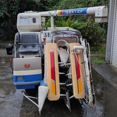 鹿児島発　グレンタンク　イセキ　二条刈りディーゼルコンバインHV214G-AWCの画像