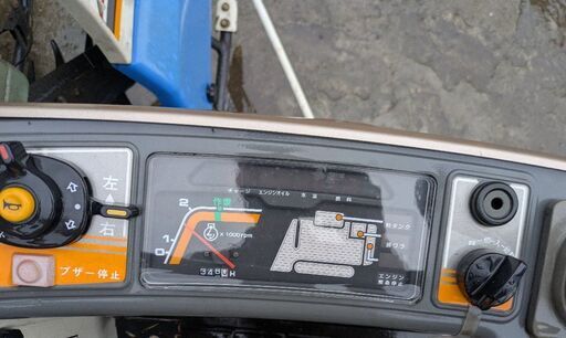 鹿児島発　グレンタンク　イセキ　二条刈りディーゼルコンバインHV214G-AWC