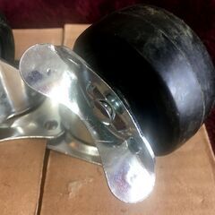 プレート式キャスター４個セット 未使用品 ストッパーも付いていますの画像