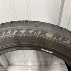 235/50R20 スタッドレスタイヤの画像