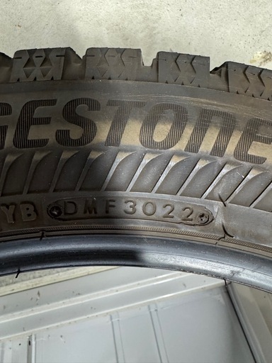 235/50R20 スタッドレスタイヤ