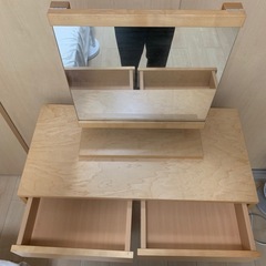 無印良品 デスクとミラーの画像