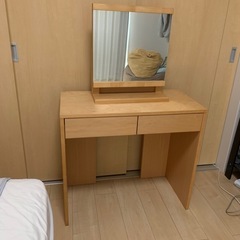 無印良品 デスクとミラーの画像