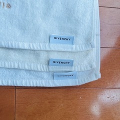【10/26(日)まで】【タオルセット】ジバンシィ GIVENCHY タオルセット 白 ホワイト 目立った傷や汚れなしの画像
