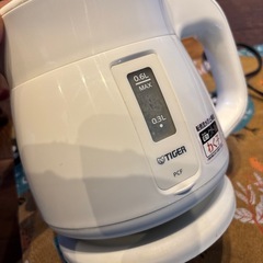 タイガー魔法瓶 電気ケトル 湯沸かし わく子 0.8L の画像