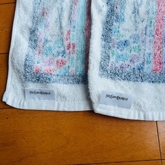 【10/26(日)まで】【タオルセット】イブサンローラン YVES SAINT LAURENT YSL タオルセット 青 赤 白 ブルー レッド  ホワイト 目立った傷や汚れなしの画像