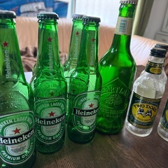 ビールやカクテルのあきびん空瓶の画像