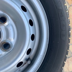 軽バンスタッドレスタイヤホイールセット。145\80R12.80/78N
の画像