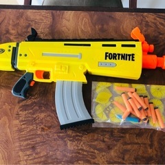 男の子おもちゃセット、ジュラシックワールド系の恐竜おもちゃ、フォートナイト銃のおもちゃ、ぬいぐるみ各種の画像