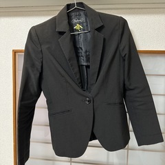 レディーススーツの画像