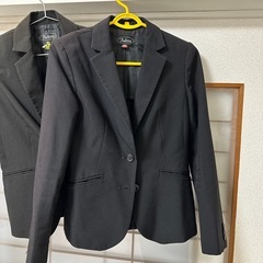 レディーススーツの画像