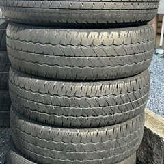 (無料) スチールホイール 5本 タイヤ付き 軽バン 軽トラック 黒の画像
