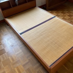 ダブルベッド　セミダブルベッドの画像