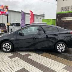 【自社ローン】プリウス　燃費の良いお車です♫の画像