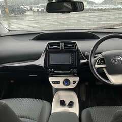 【自社ローン】プリウス　燃費の良いお車です♫の画像
