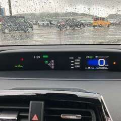 【自社ローン】プリウス　燃費の良いお車です♫の画像