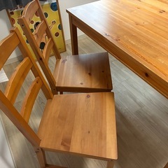 木製ダイニングテーブルセット 4脚付き　パイン無垢材の画像