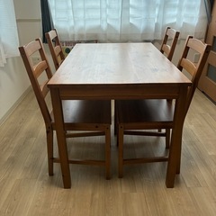 木製ダイニングテーブルセット 4脚付き　パイン無垢材の画像