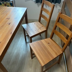 木製ダイニングテーブルセット 4脚付き　パイン無垢材の画像