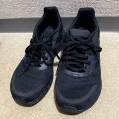 アディダス　スニーカーの画像